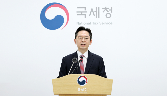 오호선 국세청 조사국장이 23일 국세청 기자실에서 역외탈세자 53명 세무조사 관련 브리핑을 하고 있다.(사진=국세청)