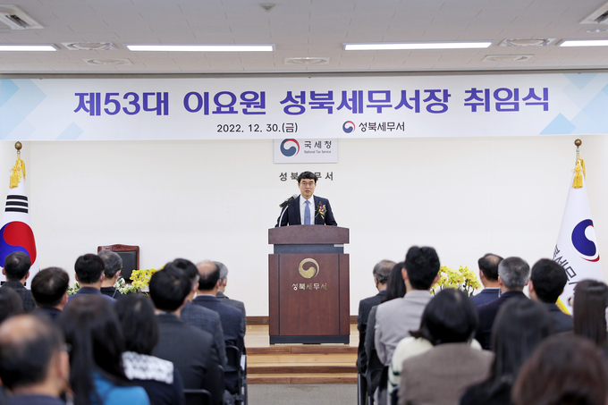 이요원 신임 성북서장이 취임사를 하고 있다.