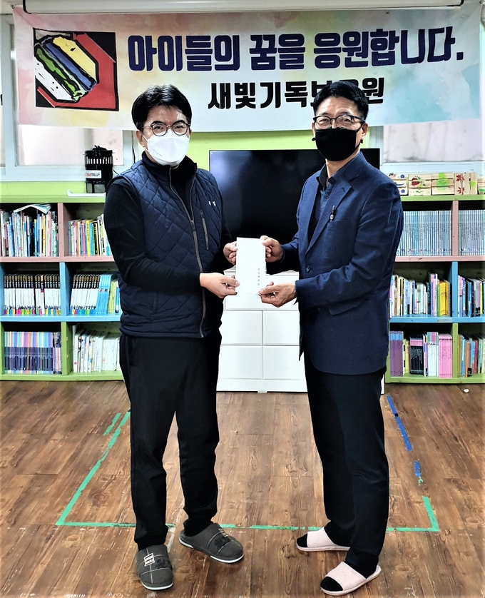 용당세관은 17일 새빛기독보육원에 성금을 전달했다.