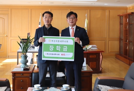 황인재 회장은 "‘나눔과 섬김’을 목표로 회원들이 한해동안 정성껏 모은 성금을 전달할 수 있어 기쁘게 생각한다”고 말했다.