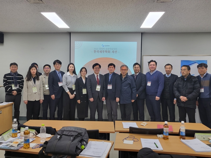 윤성만 서울과기대 교수 등은 지난 2일 열린 2023년 경제학 공동학술대회에서 "STEM(과학·기술·공학·수학) 전공 경험 외부감사인이 순수한 회계배경만 가진 전문가보다 회계이익의 품질을 높인다"고 주장했다.