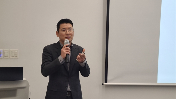 한휘선 관세법인한주 대표관세사가 2일 한국고시관세사회 발기인대회에서 창립배경과 향후 활동방안 등을 발표하고 있다. 
