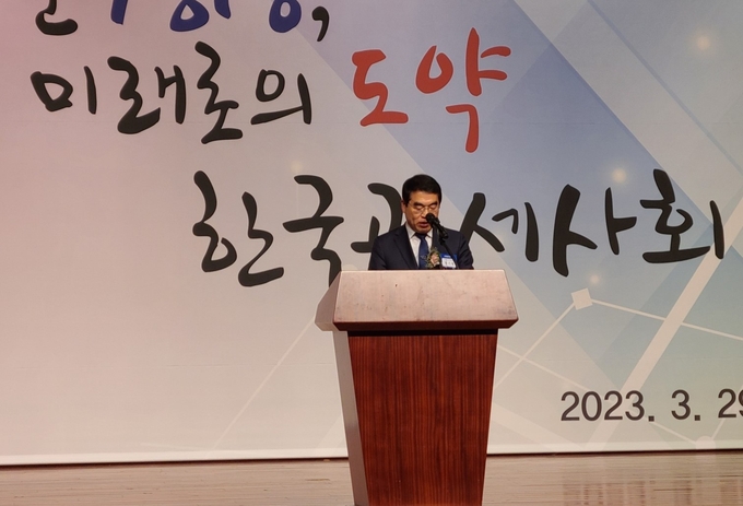  양기대 의원이 축사를 하고 있다. 