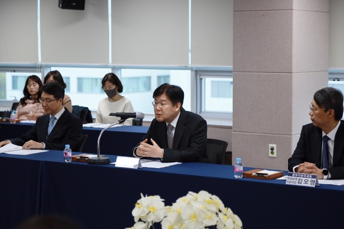 김진현 중부청장은 “민생경제 회복과 민간중심 활력 제고를 위해 중소기업에 대한 세정지원을 적극 실시하겠다”고 말했다.