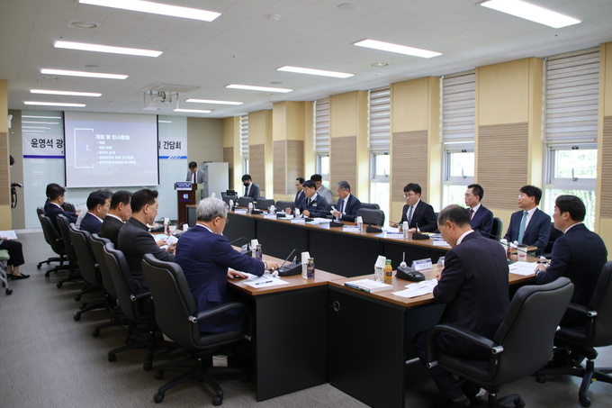 윤영석 광주청장은 27일 여수상의와 간담회를 가졌다.