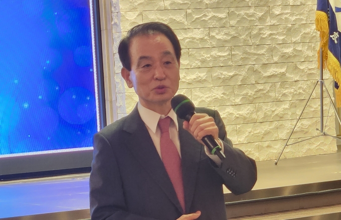 전형수 회장이 인사말을 하고 있다. 