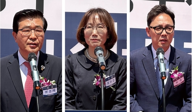 원경희 한국세무사회장, 조수진 수원세무서장, 유영 동수원세무서장(왼쪽부터)이 축사를 하고 있다. 