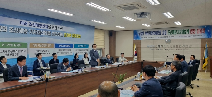 장일현 부산국세청장은 1일 부산조선해양기자재공업협동조합 초청 현장 간담회에 참석, 세정지원 방안을 논의했다