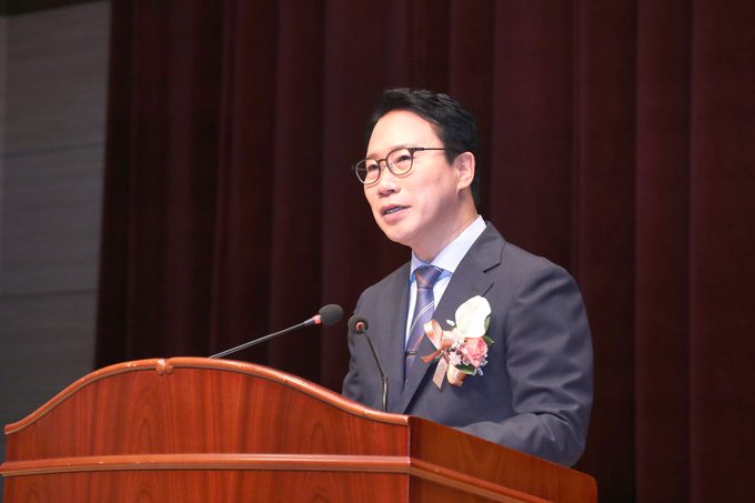 정철우 대구지방국세청장이 명예퇴임식에서 직원들에게 당부의 말을 전하고 있다.