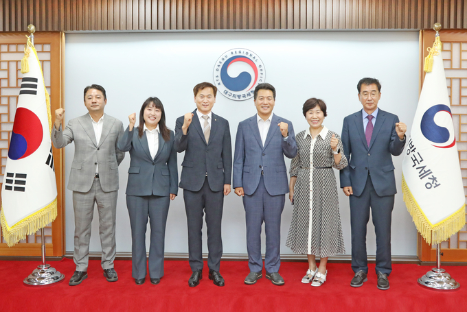 대구지방세무사회 임원진은 10일 윤종건 대구지방국세청장을 예방하고 세정 업무 간담회를 가졌다.<사진=대구지방세무사회>