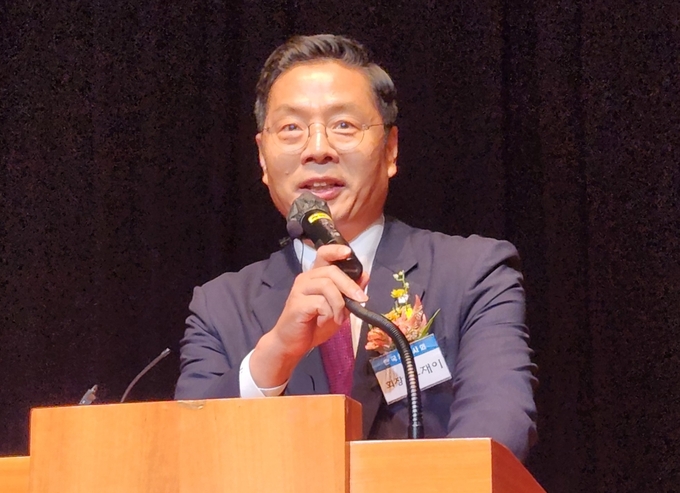 구재이 한국세무사회장이 축사를 하고 있다.