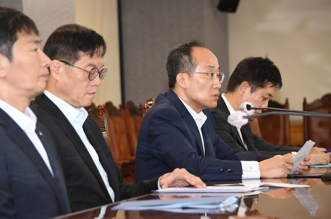 추경호 부총리 겸 기획재정부 장관이 27일 서울 은행회관에서 열린 비상거시경제금융회의에서 모두발언을 하고 있다<사진=기재부>.