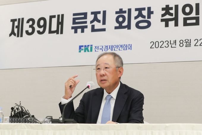류진 신임 전경련 회장이 22일 기자간담회를 갖고 있다<사진=전경련>. 