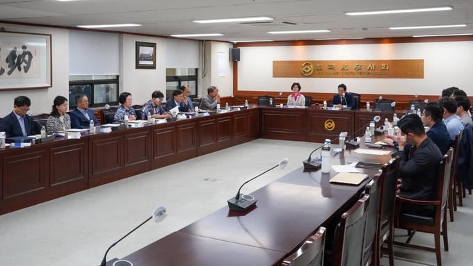 구재이 한국세무사회장이 지난 28일 윤리위원회에 참석해 발언하고 있다. 