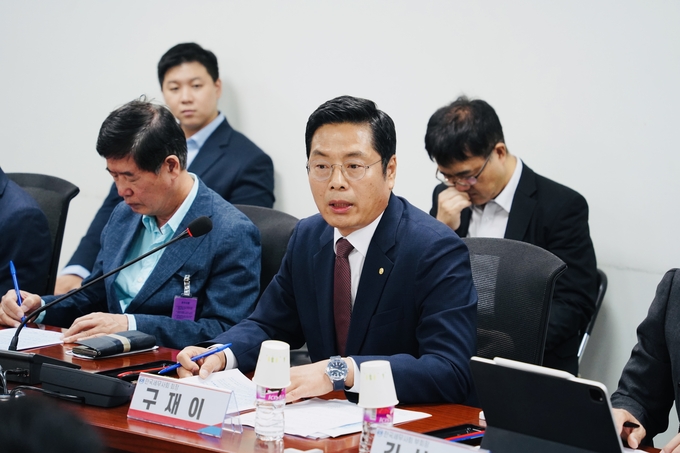 구재이 세무사회장이 국민의힘 기재위원과 간담회에서 인사말을 하고 있다. 