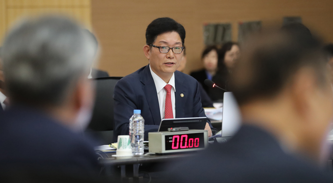 고광효 관세청장이 12일 국회 기재위 국정감사에서 답변하고 있다. 