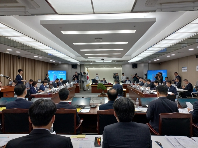 국회 기재위는 16일 광주청에 대한 국정감사를 실시했다.