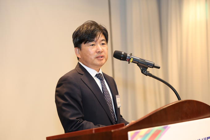 송바우 국세공무원교육원장이 축사를 하고 있다. 
