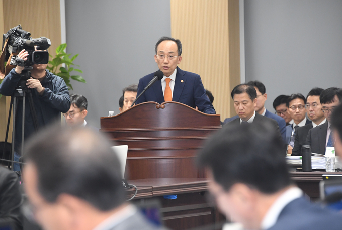 추경호 부총리 겸 기획재정부장관이 지난 19일 기재위 국정감사에서 업무보고를 하고 있다<사진=기재부>. 