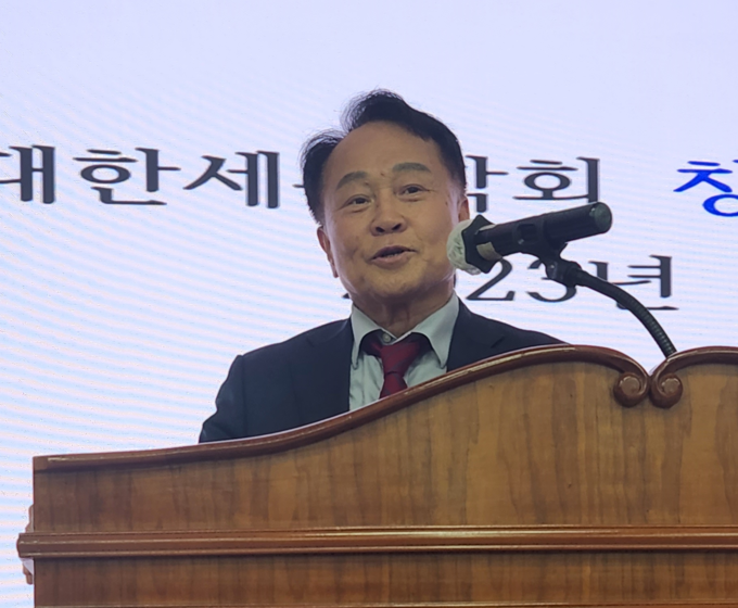 박차석 학회장이 인사말을 하고 있다. 