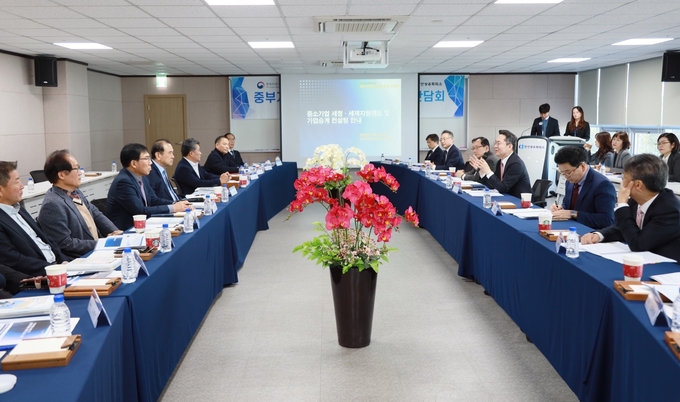 오호선 중부청장은 7일 안산상의를 찾아 세정지원 방안을 소개했다.