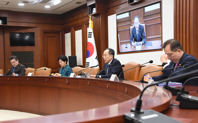 추경호 부총리 겸 기획재정부 장관이 13일 정부서울청사에서 비상경제장관회의를 주재, 모두발언을 하고 있다<사진=기재부>.