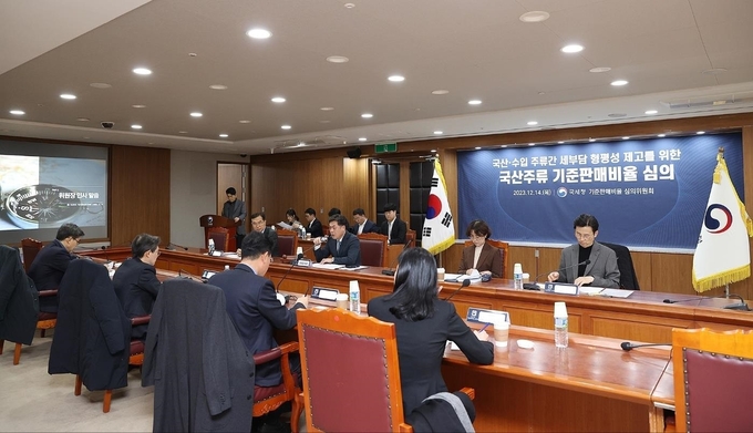 국세청은 지난 14일 기준판매비율심의회를 개최해 국산주류 세금부과기준을 조정하는 기준판매비율을 심의했다. 