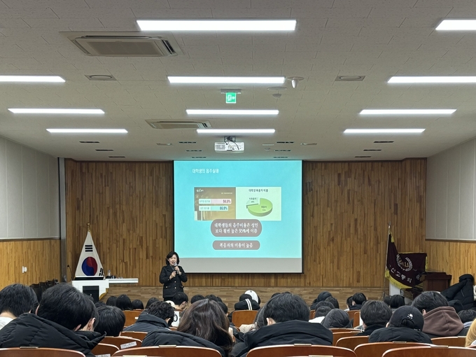 한국주류산업협회는 지난달 20일부터 이달 27일까지 수능을 마친 전국 고등학교 3학년을 대상으로 건전음주교육을 실시했다.