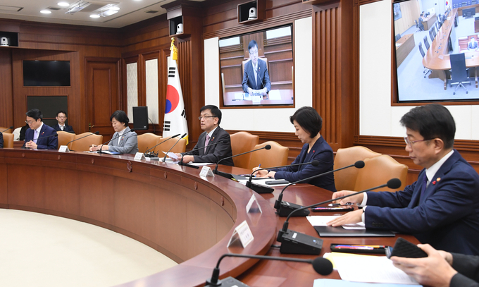 최상목 부총리 겸 기획재정부 장관이 비상경제장관회의를 주재, 모두발언을 하고 있다<사진=기재부>.