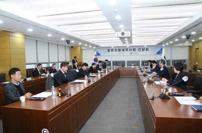 중부세무사회는 지난 9일 중부청 회의실에서 중부지방국세청과 2023년 2기 부가가치세 확정신고 간담회를 개최했다.