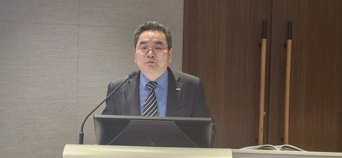 박양균 한국중견기업연합회 정책본부장이 토론에 나서고 있다.