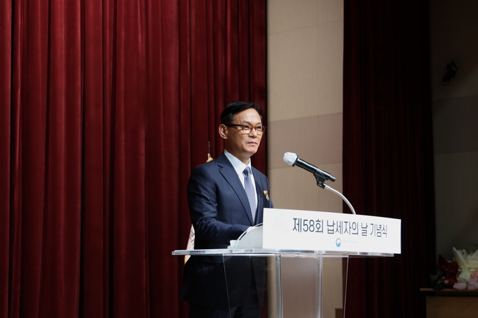 대통령표창을 받은 (주)SFA 김영민 대표가 수상 기념 소감을 말하고 있다. 