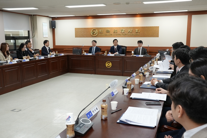 한국세무사회는 지난 15일 세무사광고심사위원회를 개최해 광고심사에 들어갔다. 