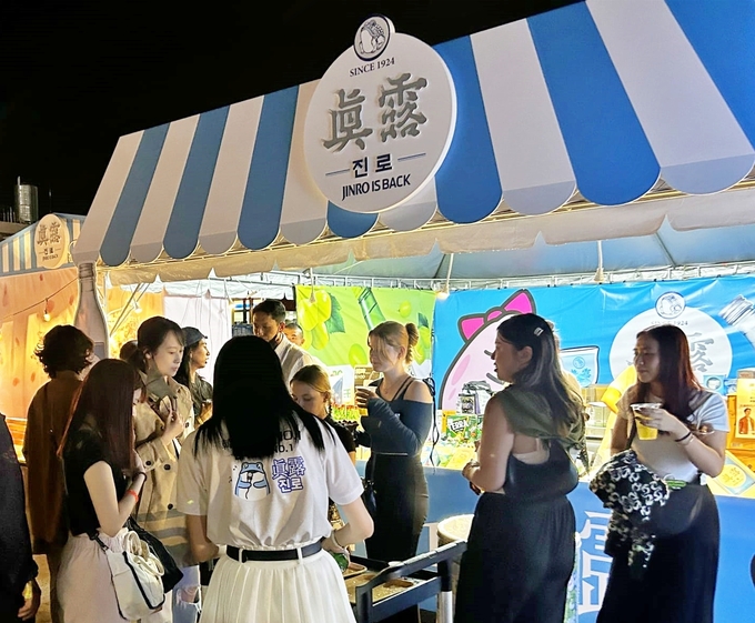 하이트진로는 지난 22일부터 24일까지 3일간 펼쳐진 대만 가오슝 뮤직 페스티벌에 후원 기업으로 참여해 다양한 마케팅 활동을 펼쳤다.