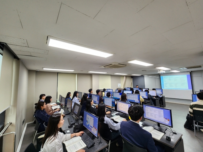 서울지방세무사회는 지난 26일 한국IT직업전문학교에서 종소세 신고를 대비한 전산실무교육을 실시했다. 