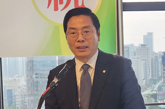 구재이 한국세무사회장이 축사를 하고 있다.