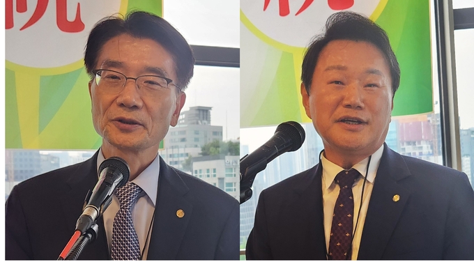 (왼쪽부터)임채수 서울지방세무사회장, 이종탁 전 한국세무사회 부회장이 축사를 하고 있다. 