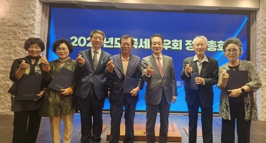 국세동우회는 이날 동호인회 수석부회장에게 위촉장을 전달했다.