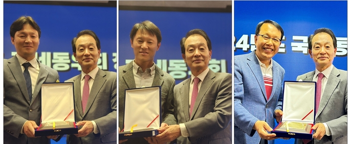 왼쪽부터 유민희 국세청 법인납세국 사무관, 김동언 국세동우회 당구회 총무부회장, 홍성범 국세동우회 골프회 부회장이 동우회 발전에 기여한 공로로 각각 국세동우회장 감사패를 받고 있다.