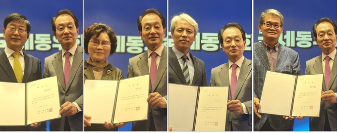 왼쪽부터 주을규 대전지방국세동우회장, 오숙자 국세동우회 부회장, 이동기·이삼문 국세동우회 SNS위원회 기획수석부회장이 위촉장을 받고 있다. 