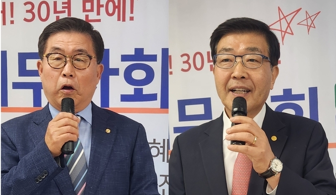왼쪽부터 이창규·원경희 전 한국세무사회장이 선거사무소 개소식에서 축사를 하고 있다.