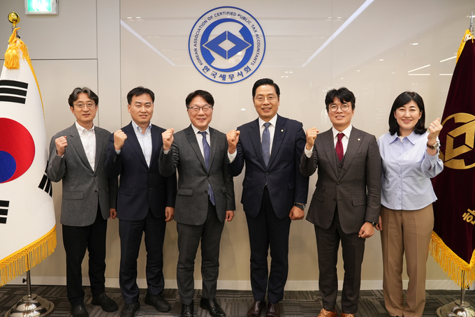 세무사회는 지난 16일 국세청과 무분별한 경정청구에 따른 대책과 관련해 간담회를 가졌다. 