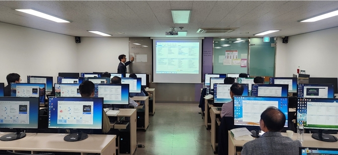 세무사 대상 세무사랑 프로그램 교육 장면. 