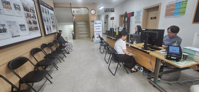 세무서 1층에 마련된 수입금액조회창구(분류전담).