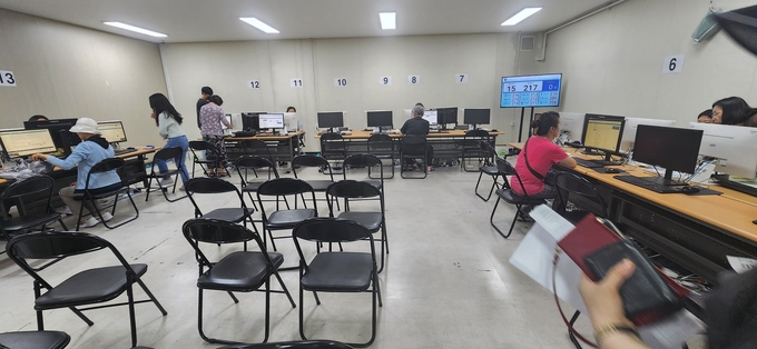 은평세무서는 납세자 신고편의를 위해 지난해 9개였던 신고도움창구를 올해 16개로 대폭 늘렸다. 