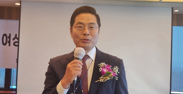 구재이 한국세무사회장이 축사를 하고 있다. 