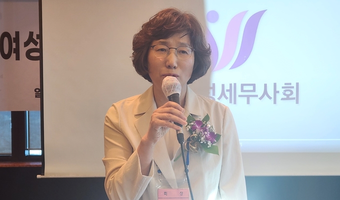 황영순 여성세무사회장이 인사말을 하고 있다.