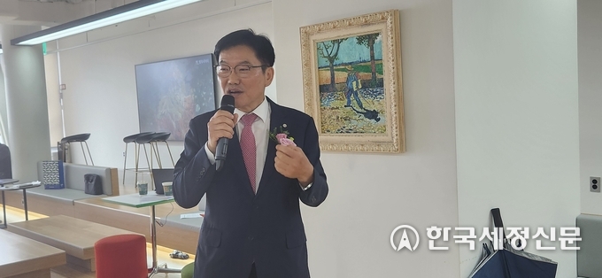 장동희 성동지역세무사회장이 인사말을 하고 있다. 