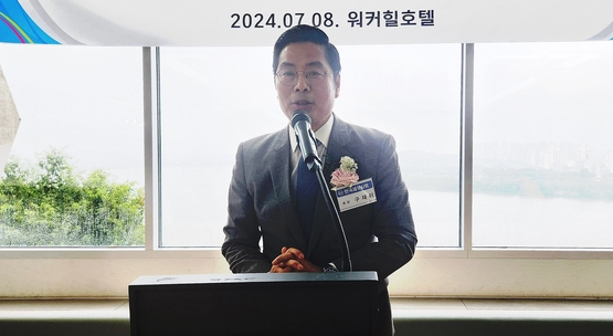 구재이 한국세무사회장이 축사를 하고 있다. 