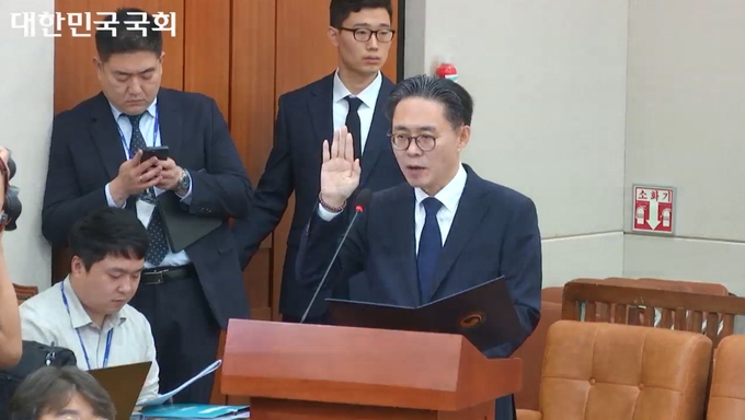 강민수 국세청장 후보자가 16일 인사청문회에 앞서 선서를 하고 있다.(사진=국회 인터넷의사중계시스템 캡쳐)